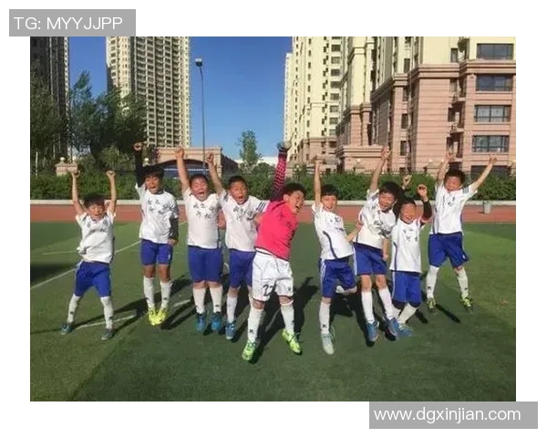 足球明星与小学老师的奇妙相遇开启了梦想与教育的交汇之旅 足球明星与小学老师的奇妙相遇开启了梦想与教育的交汇之旅