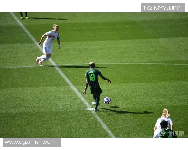 足球明星精彩瞬间视频剪辑集锦展现球场魅力与激情的完美结合